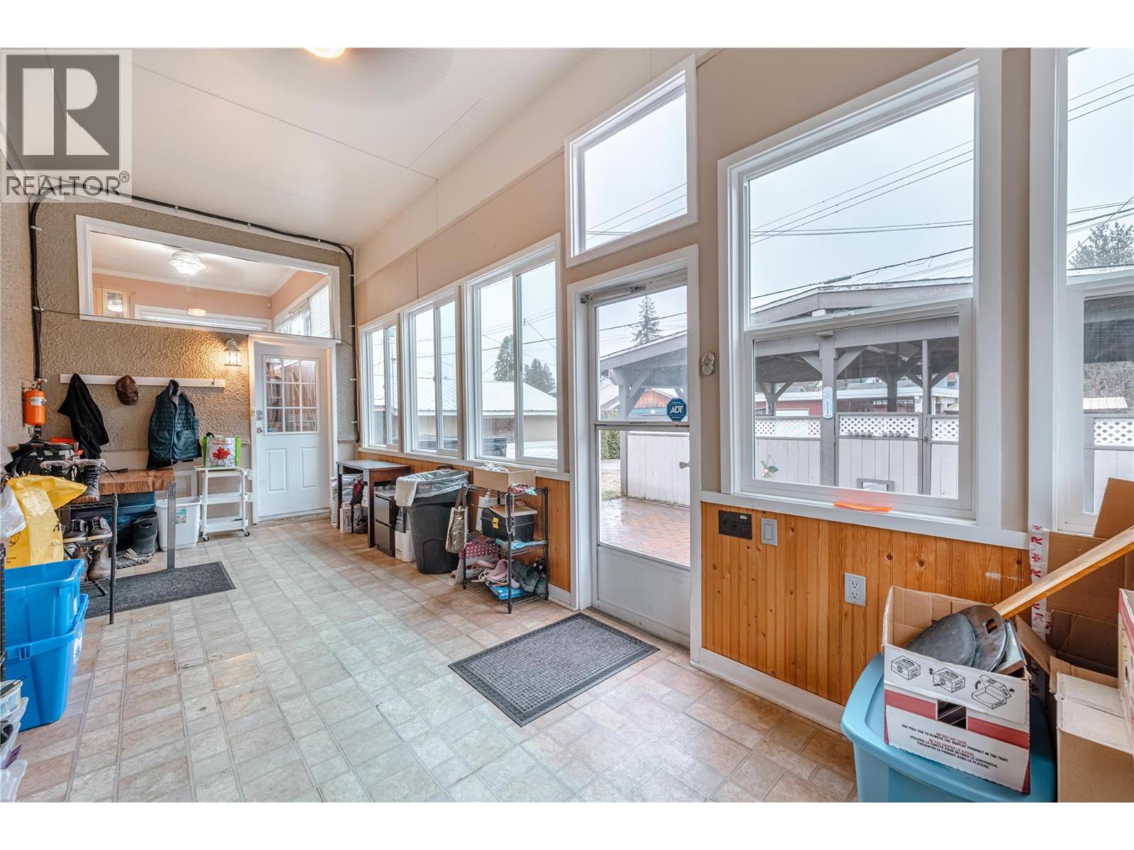 819 Victoria Road W, Revelstoke