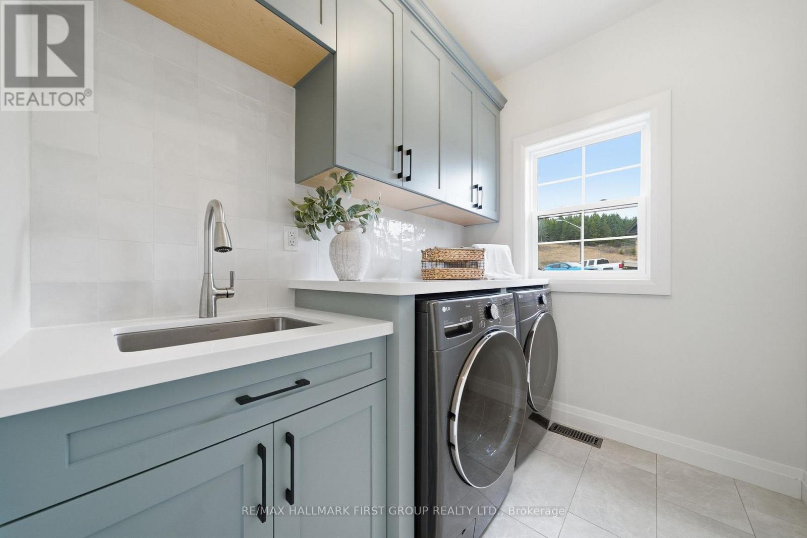 8 ARCHIBALD COURT - 23