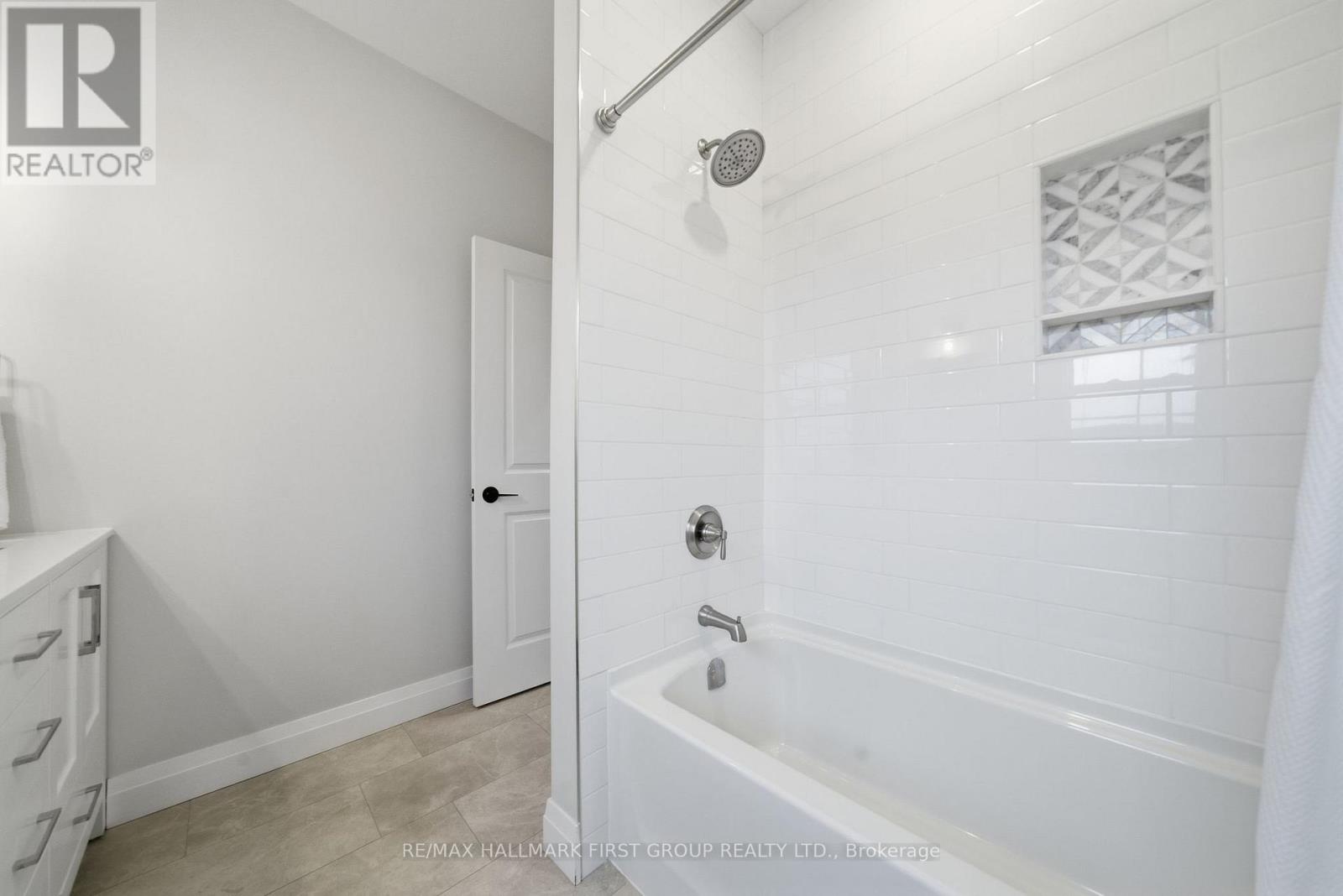 8 ARCHIBALD COURT - 34
