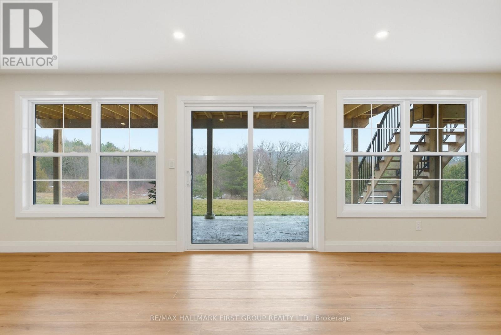 8 ARCHIBALD COURT - 37