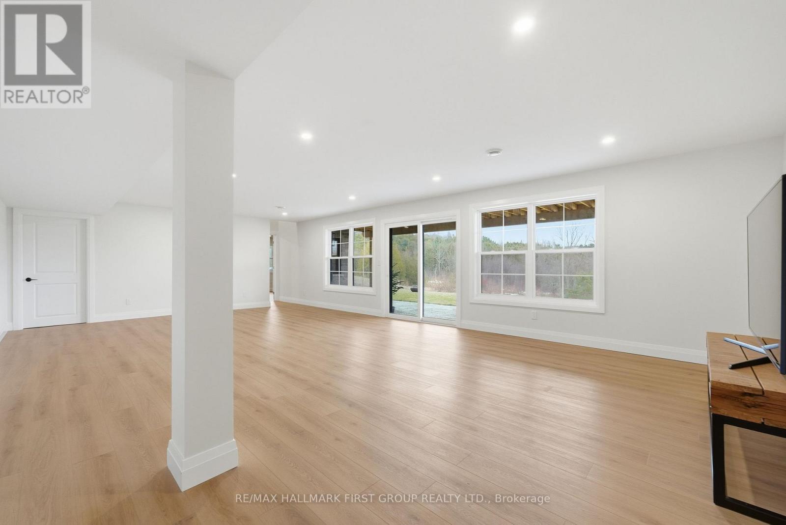8 ARCHIBALD COURT - 39