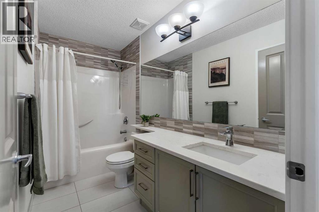 Single Family House for Sale in  Everhollow Rise SW Evergreen Calgary 