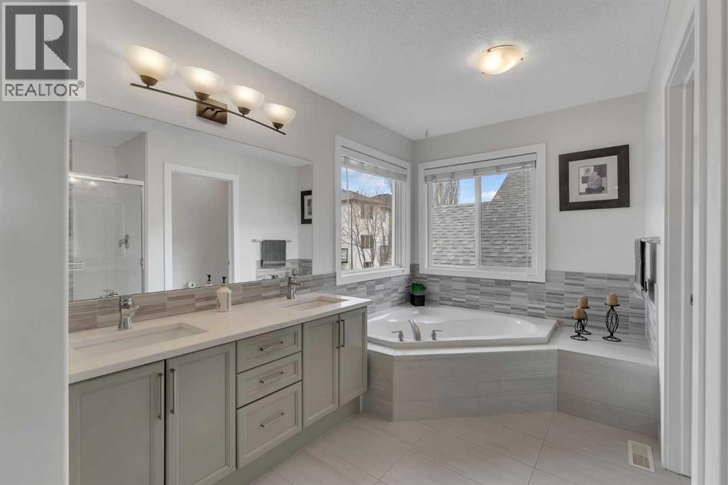 Single Family House for Sale in  Everhollow Rise SW Evergreen Calgary 