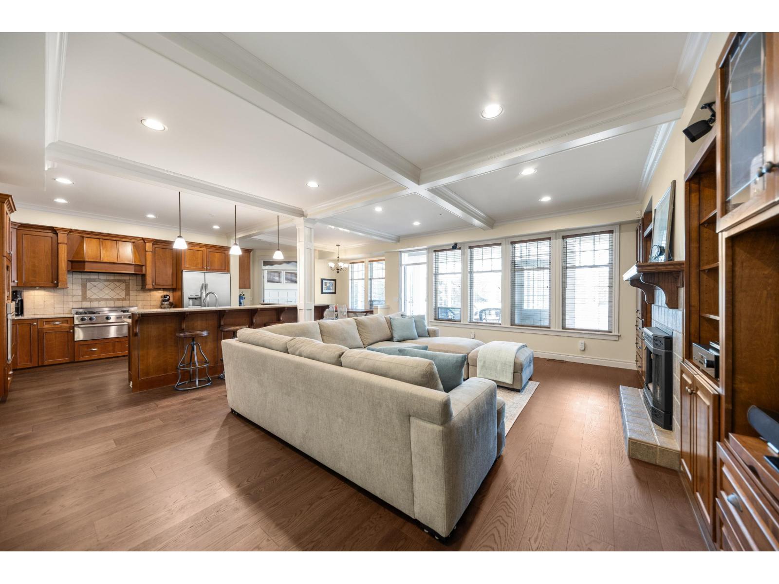 13785 MARINE DRIVE, White Rock