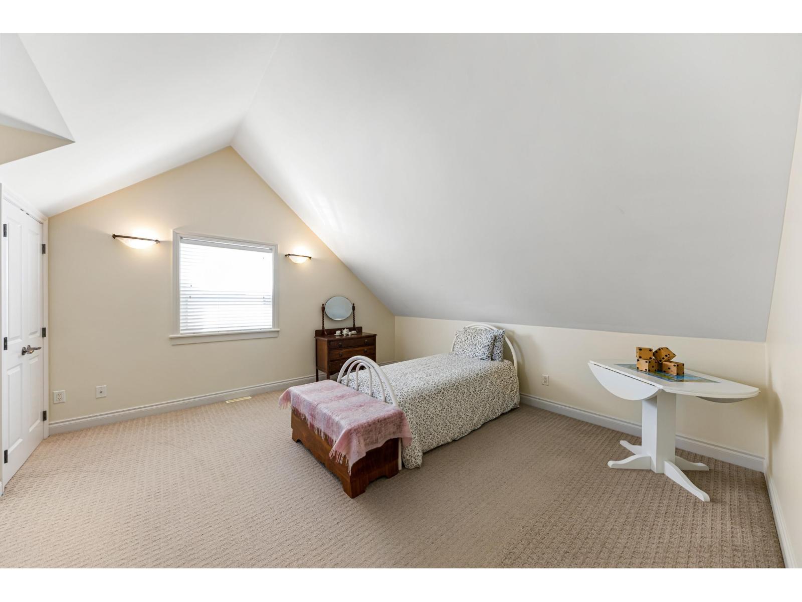 13785 MARINE DRIVE, White Rock