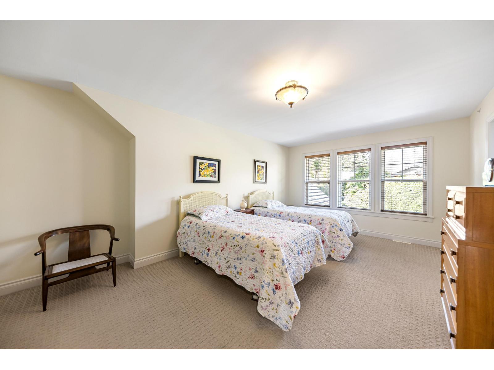 13785 MARINE DRIVE, White Rock