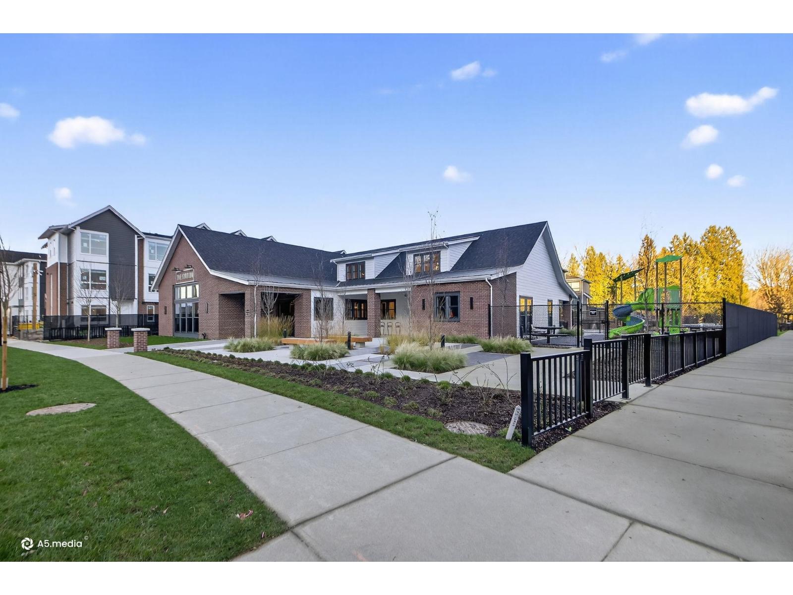 49 2774 MOTROSE AVENUE