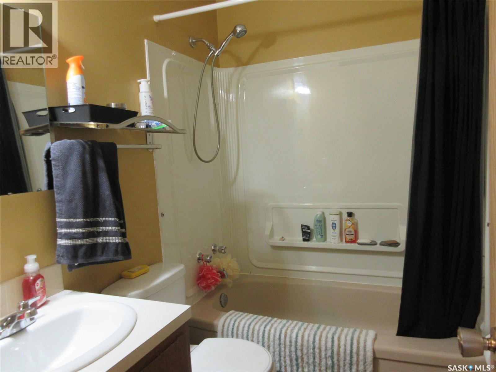 #182 ROTHWELL CRESCENT - 13