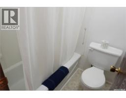 143 Railway Avenue, Coronach, SK S0H0Z0 Photo 10