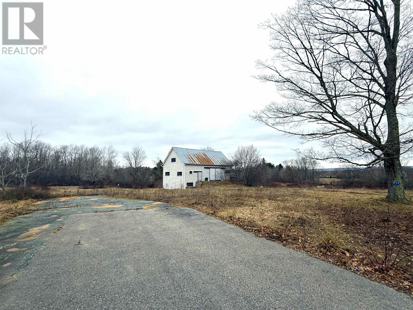 Property 8 of 8 of 711 Victoria Road