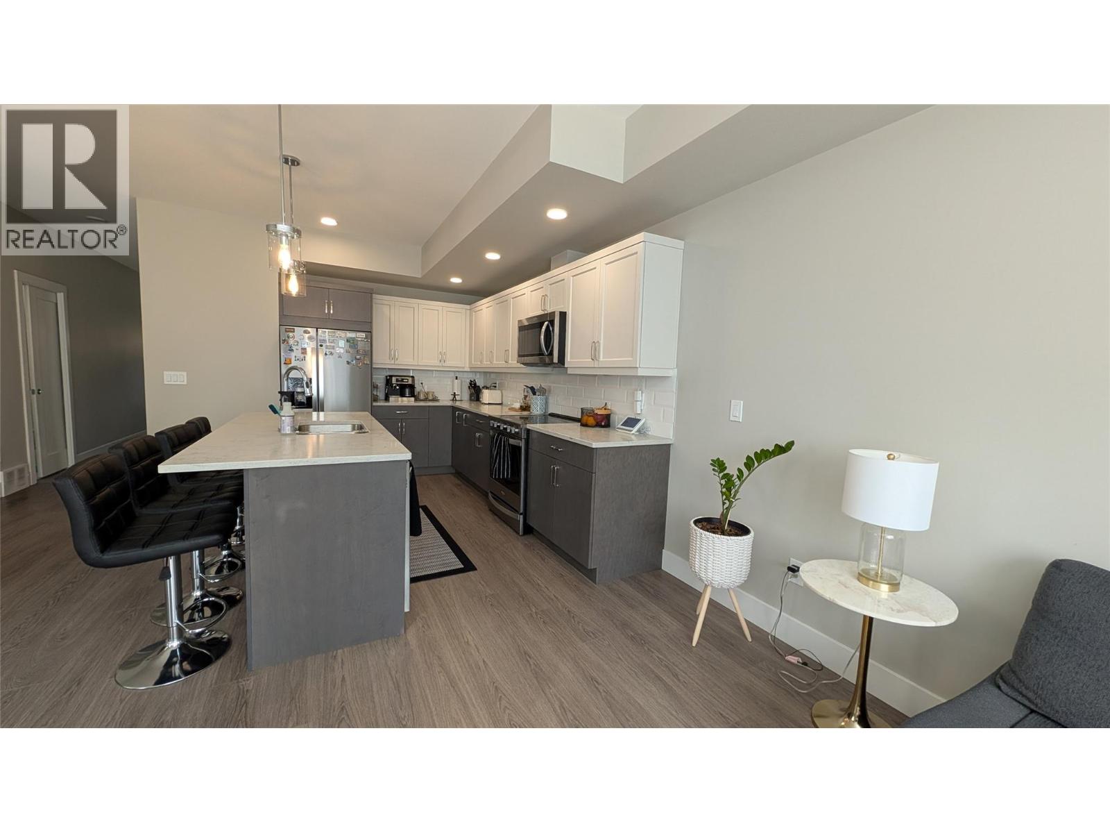 #122 200 GRAND BOULEVARD - 8