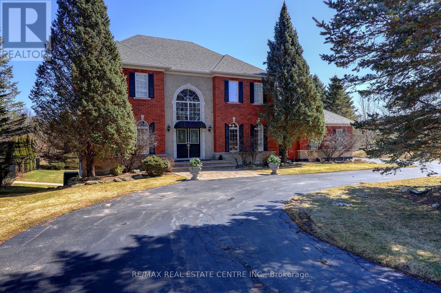 8 DEER RUN CRESCENT