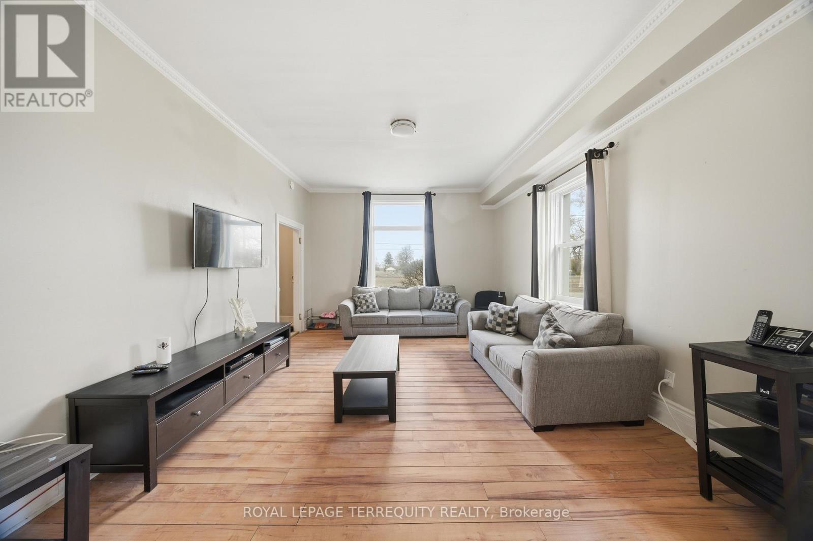 28 RAILWAY STREET - 8