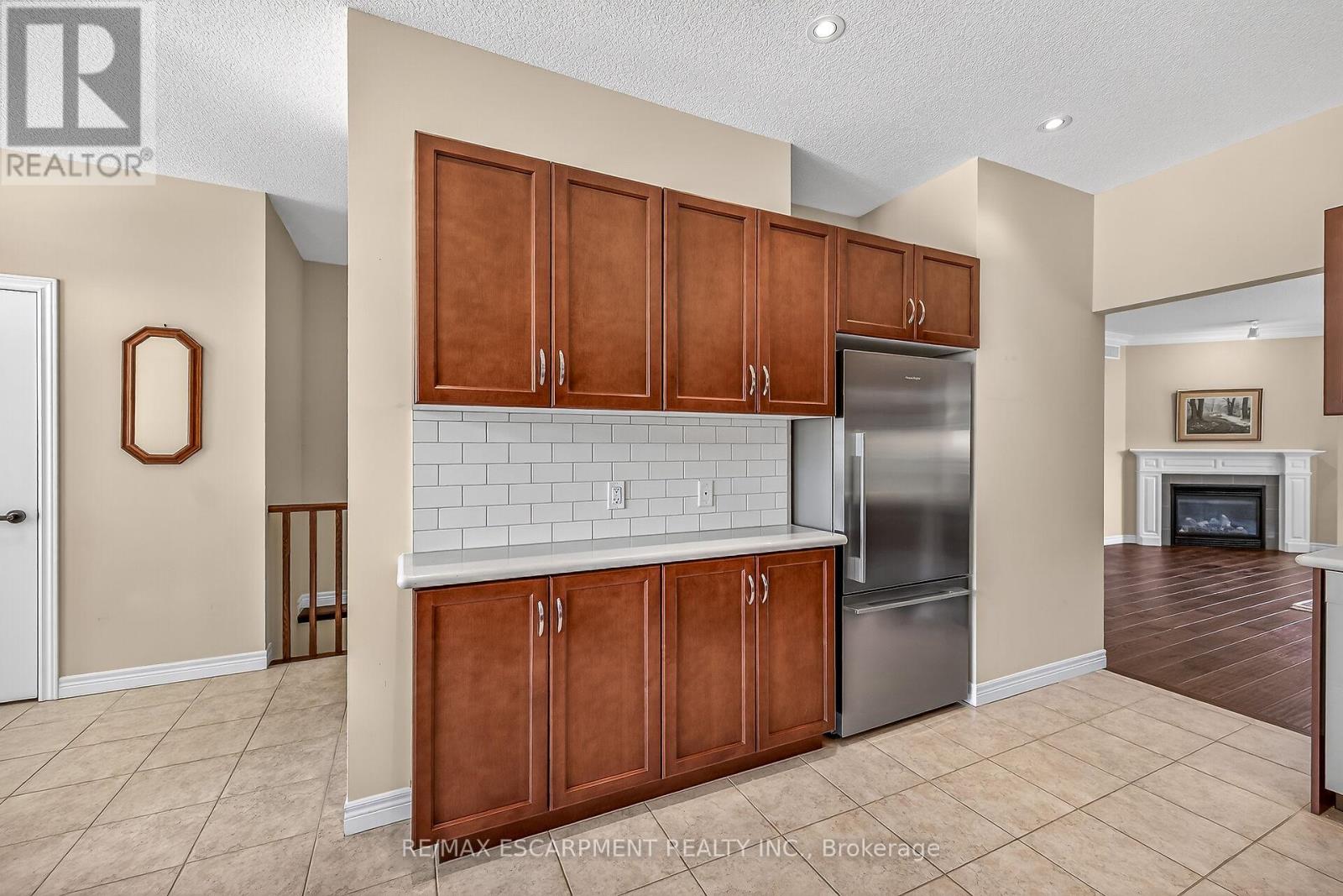 18 ECKER LANE - 11