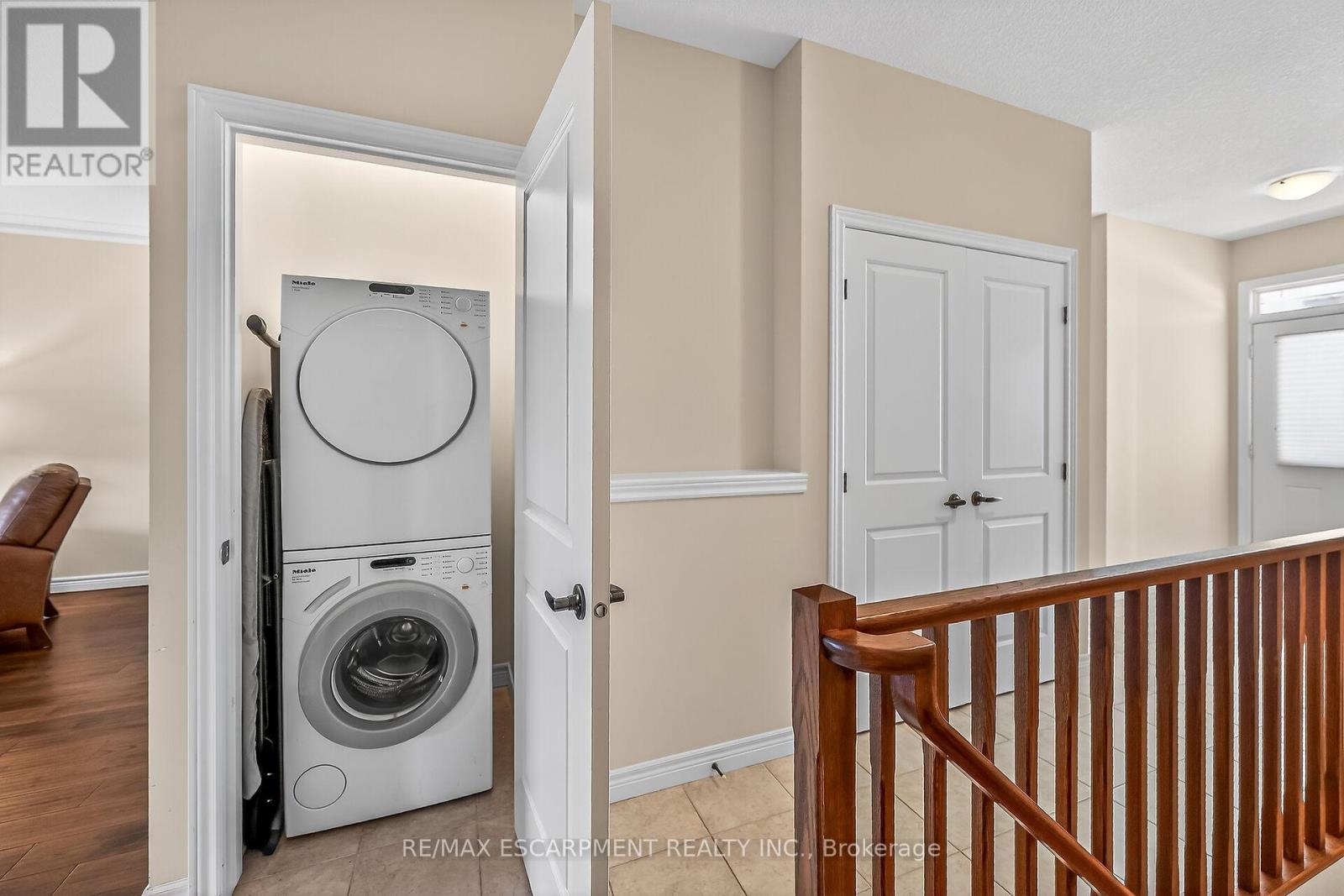 18 ECKER LANE - 21