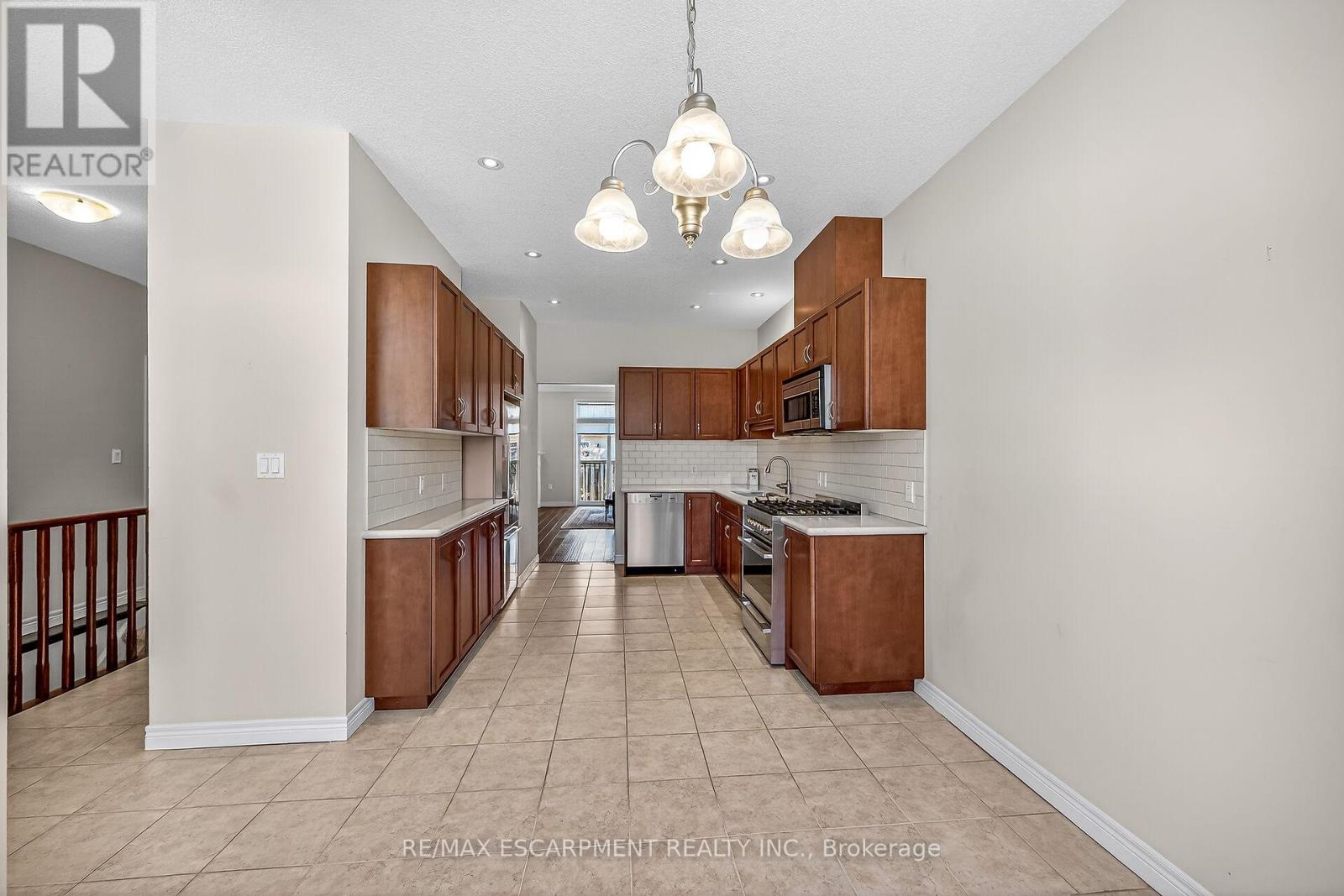 18 ECKER LANE - 8