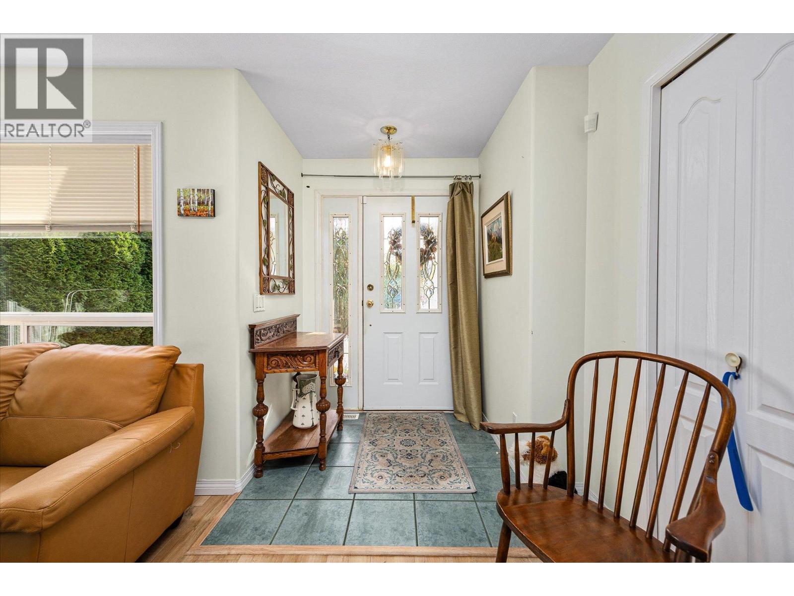 1160 Kneller Court, Kelowna