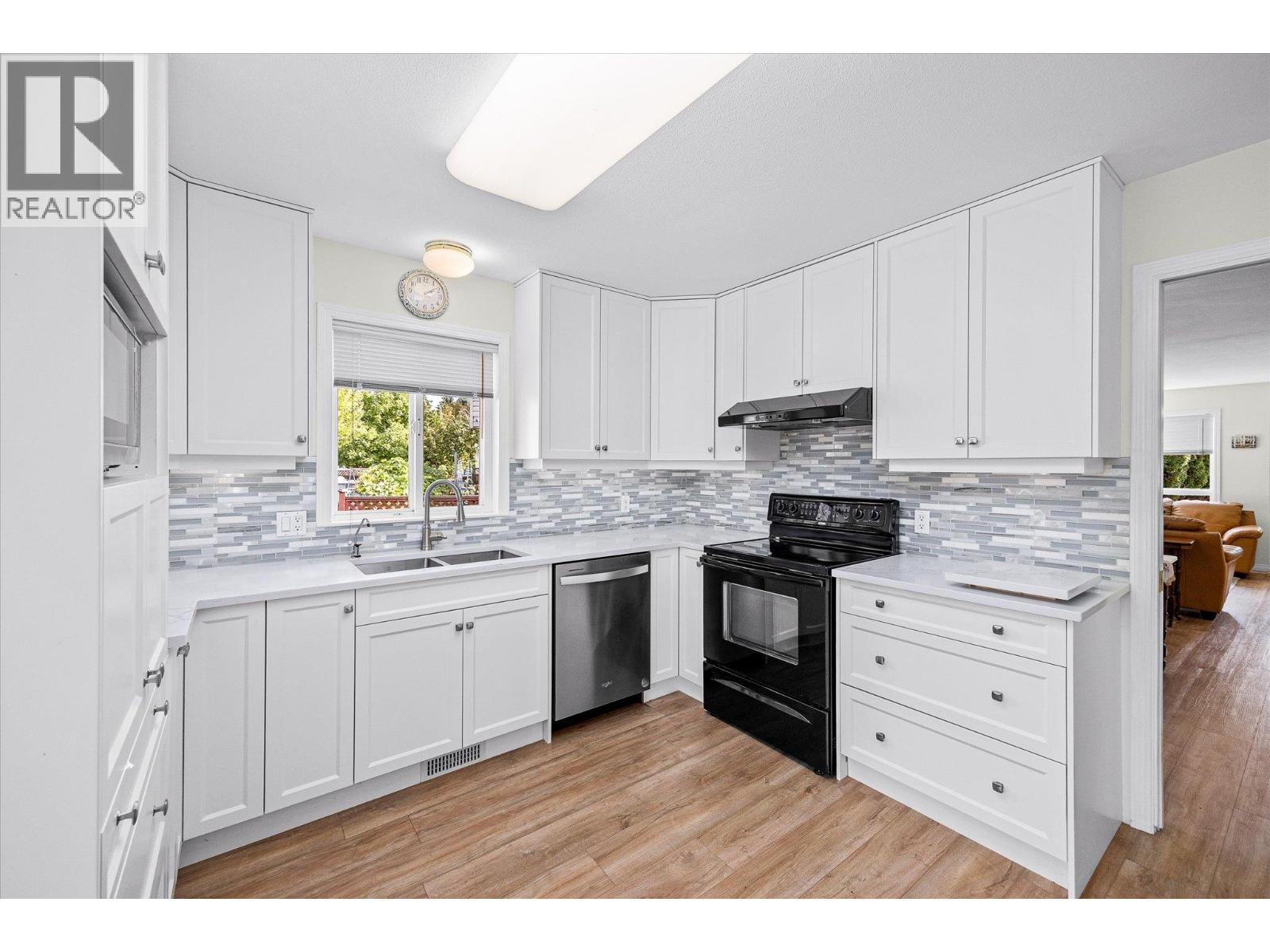 1160 Kneller Court, Kelowna