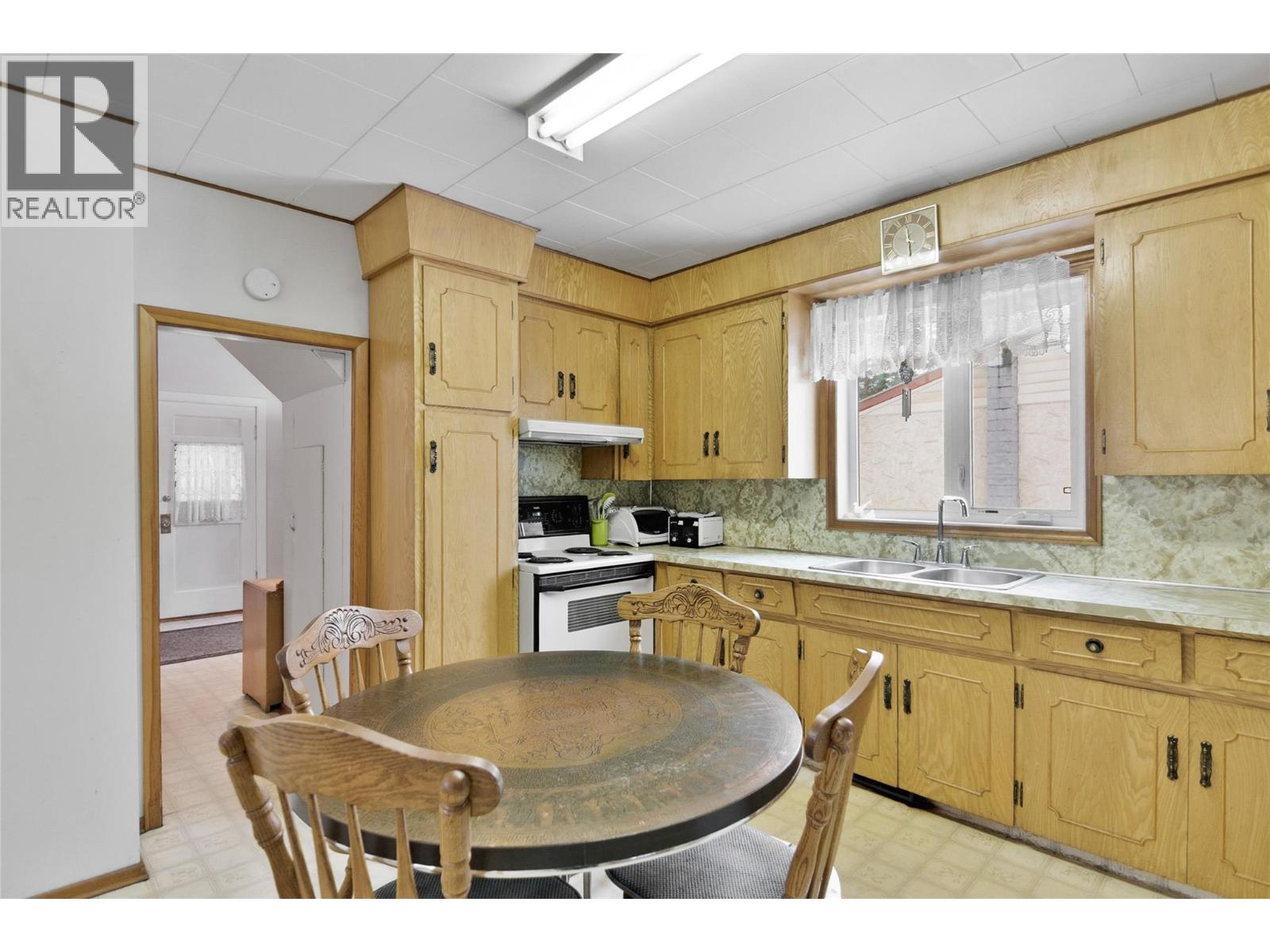 1202 First Street, Revelstoke