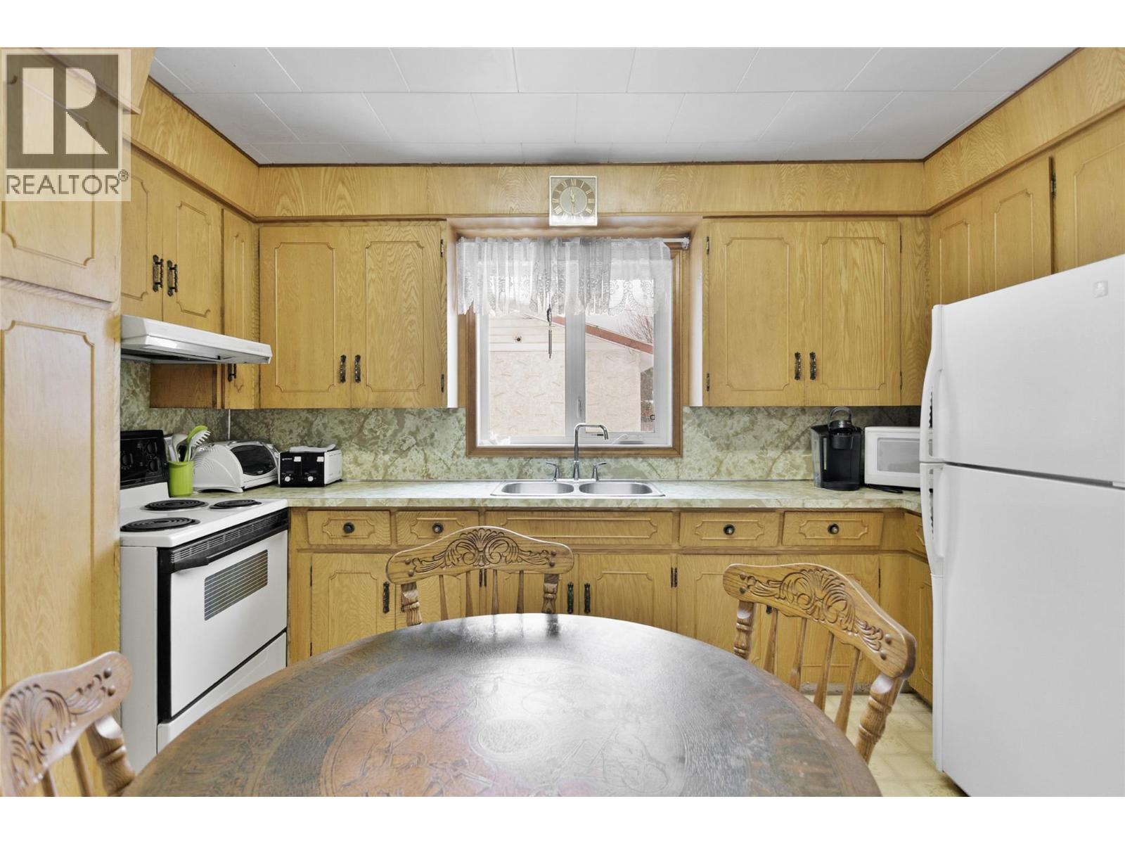 1202 First Street, Revelstoke