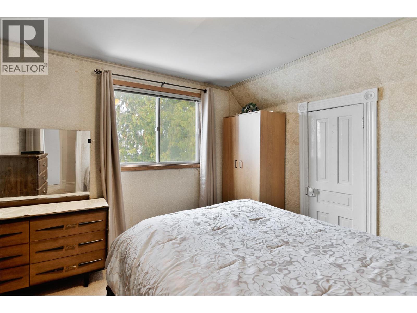 1202 First Street, Revelstoke