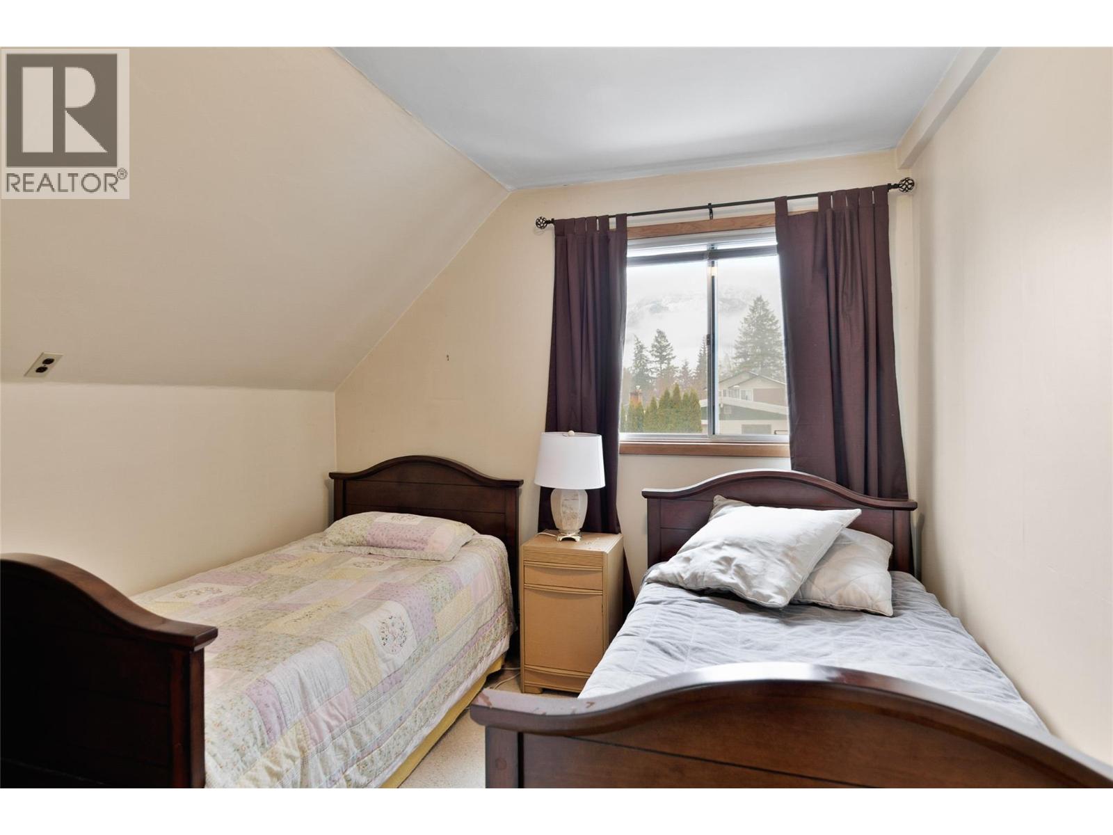 1202 First Street, Revelstoke