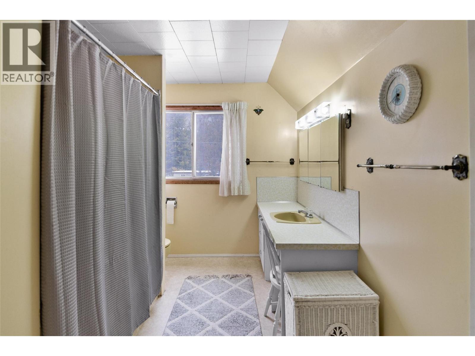 1202 First Street, Revelstoke