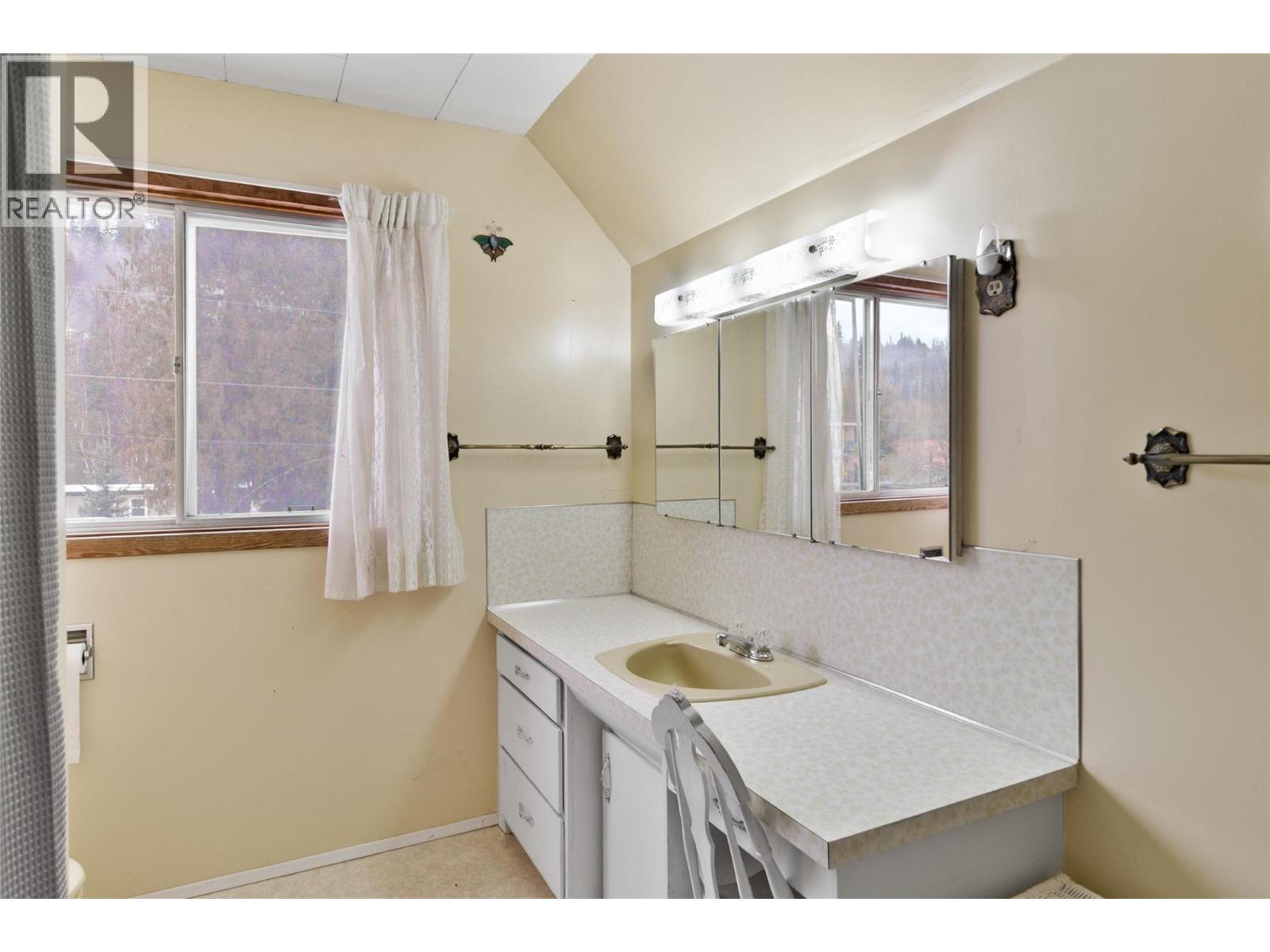 1202 First Street, Revelstoke