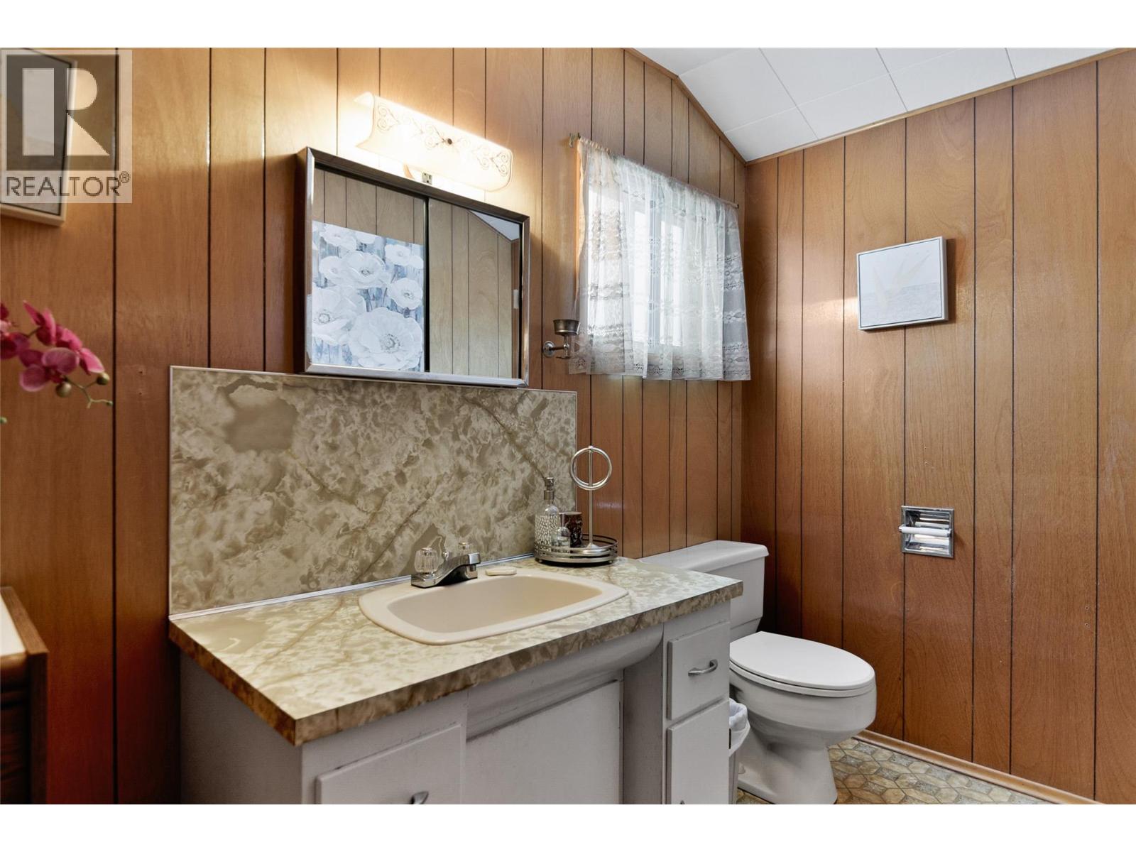 1202 First Street, Revelstoke