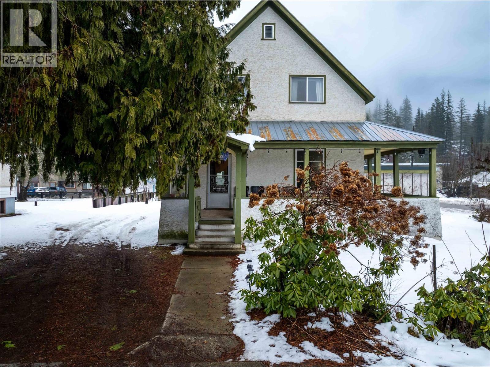 1202 First Street, Revelstoke