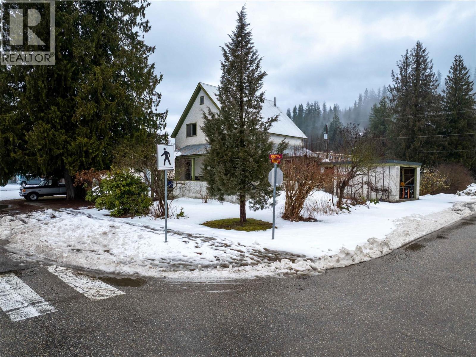 1202 First Street, Revelstoke
