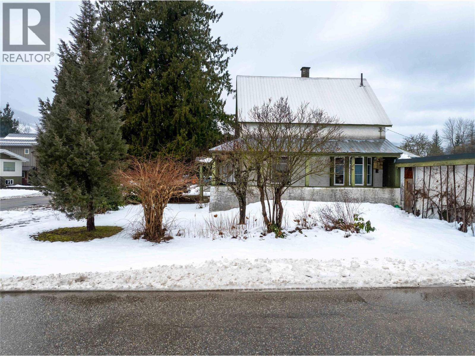 1202 First Street, Revelstoke