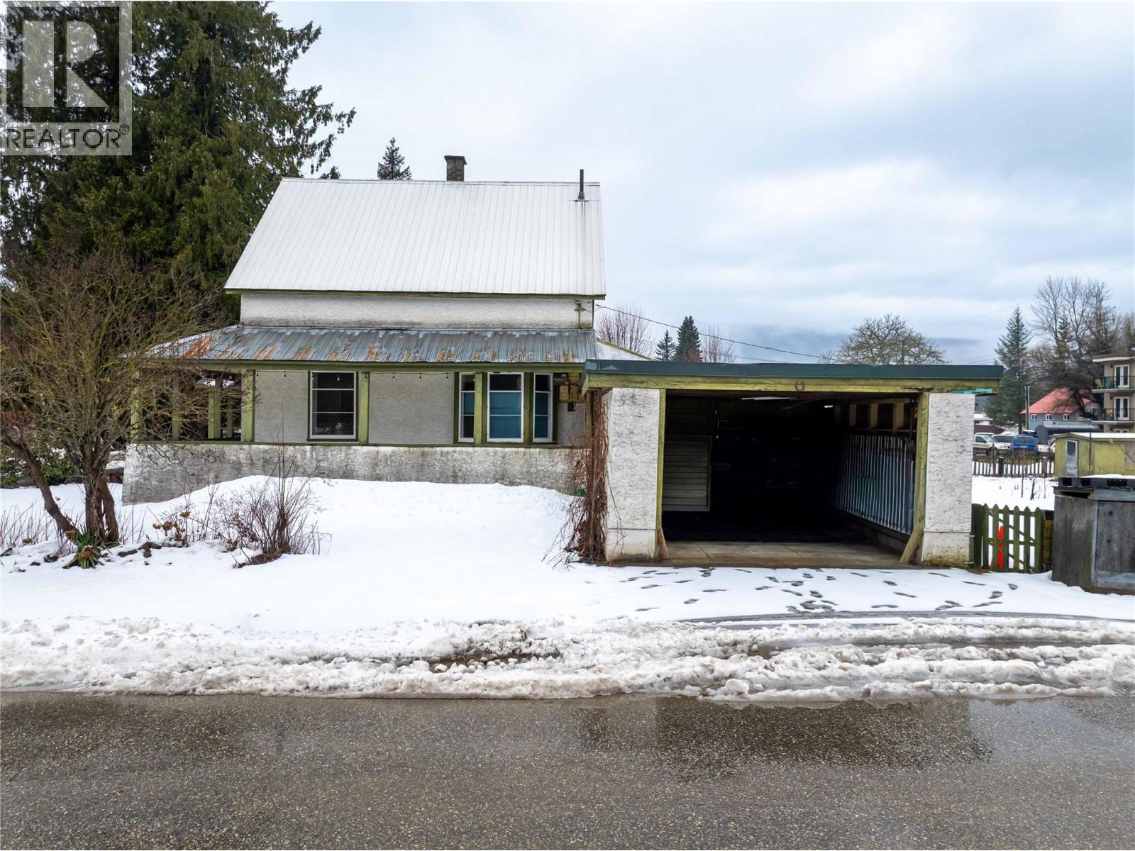 1202 First Street, Revelstoke