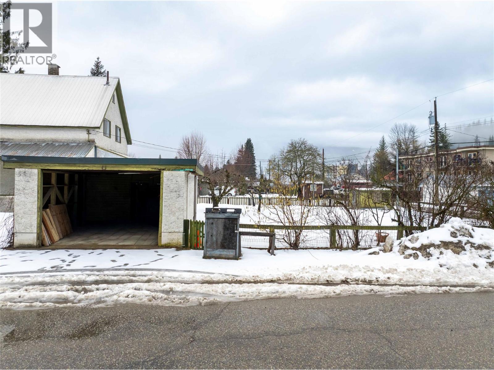 1202 First Street, Revelstoke