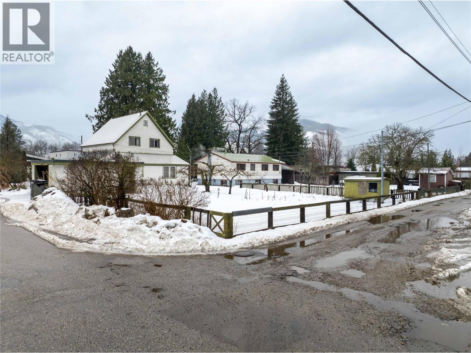 1202 First Street, Revelstoke