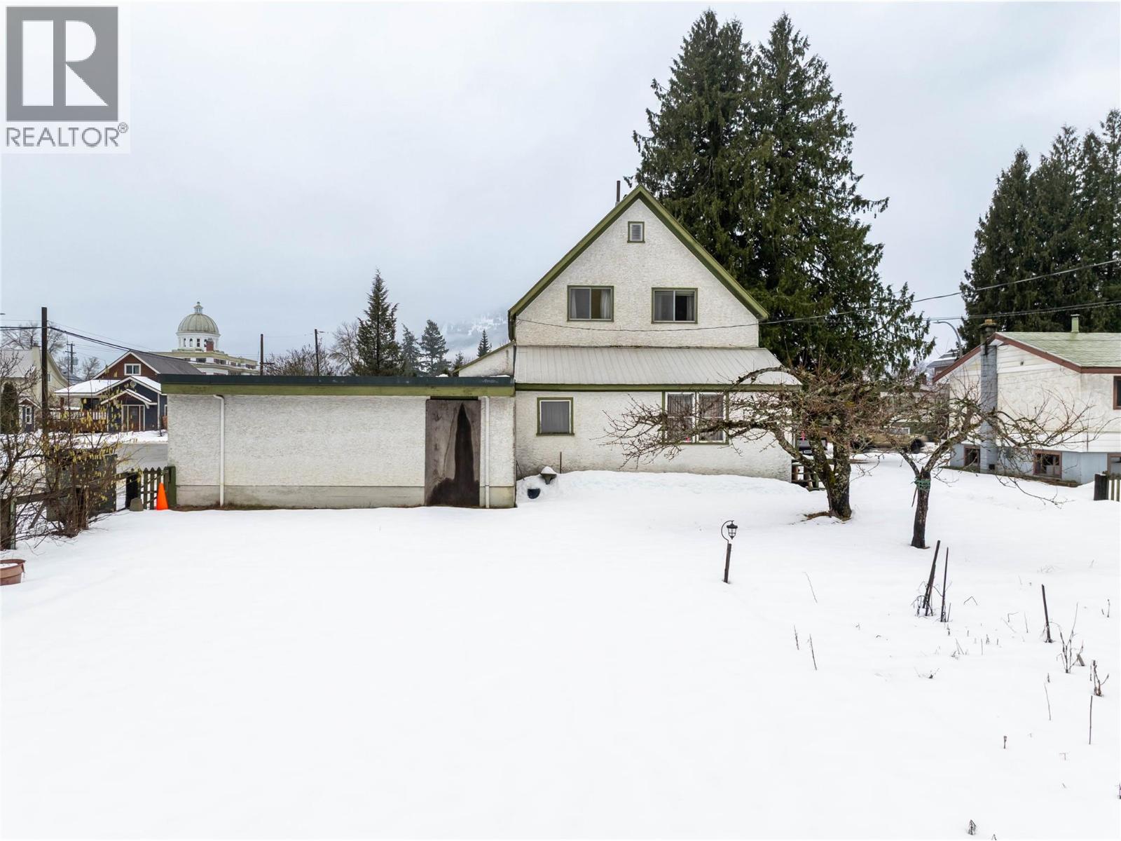 1202 First Street, Revelstoke