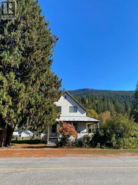 1202 First Street, Revelstoke