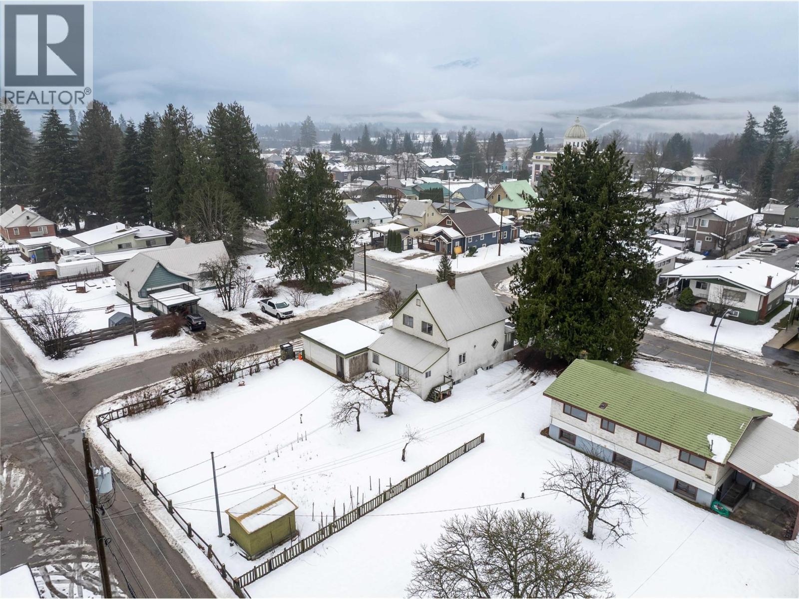 1202 First Street, Revelstoke