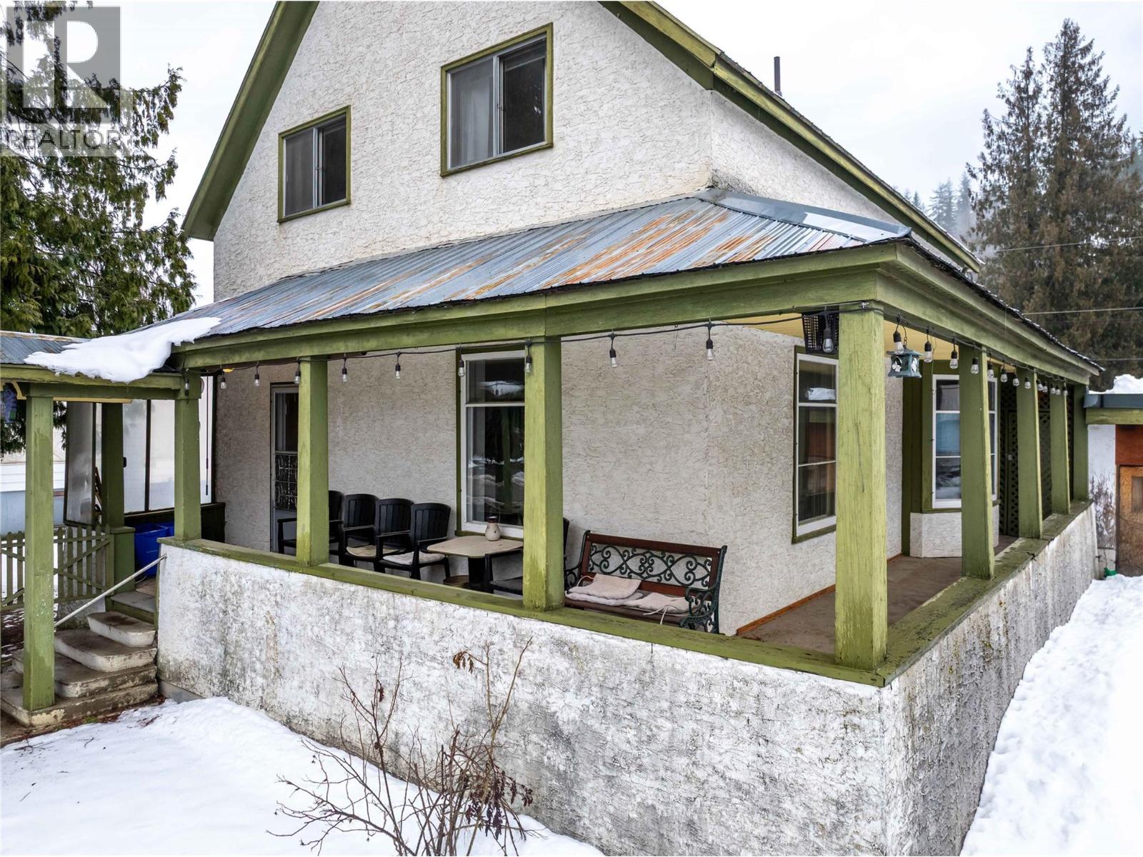 1202 First Street, Revelstoke