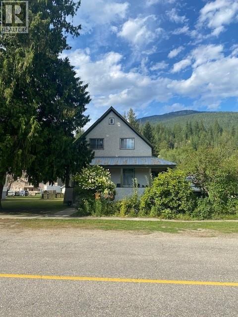 1202 First Street, Revelstoke