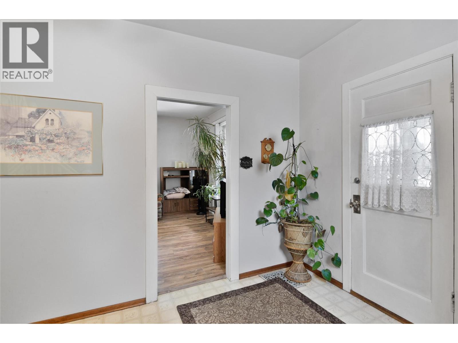 1202 First Street, Revelstoke