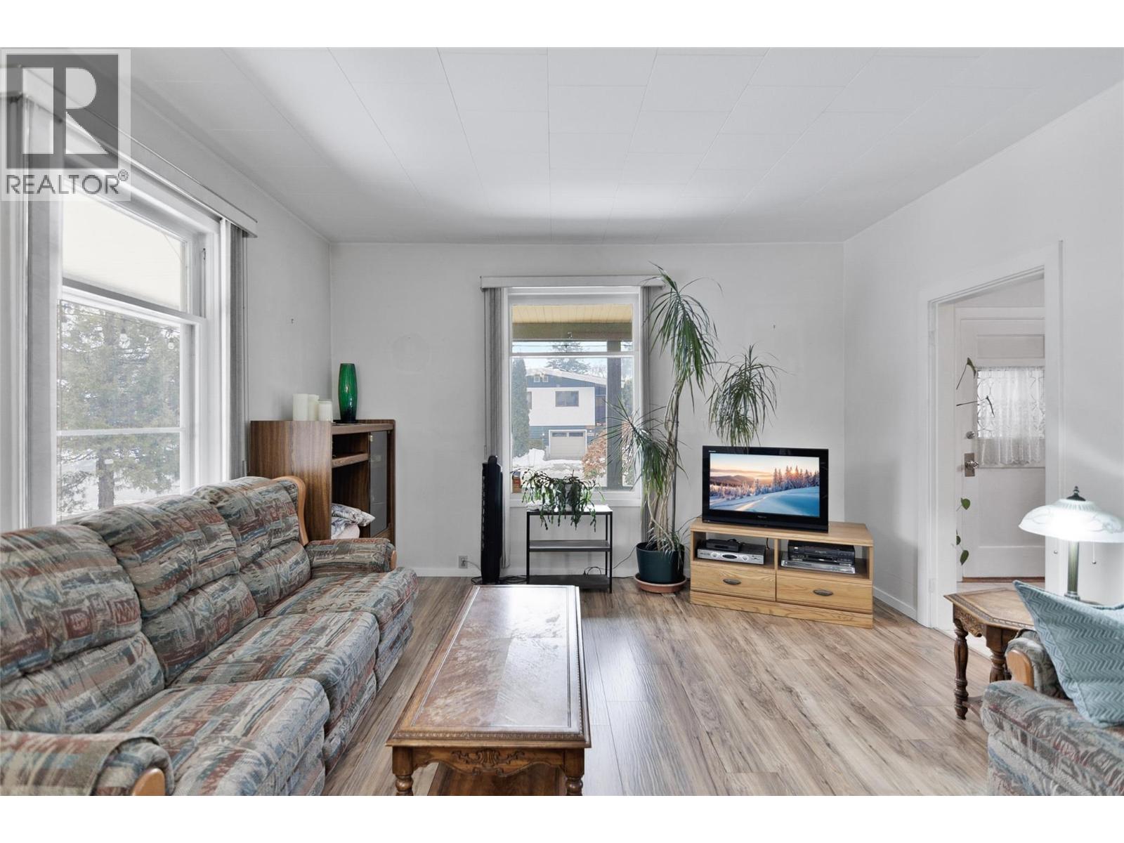 1202 First Street, Revelstoke