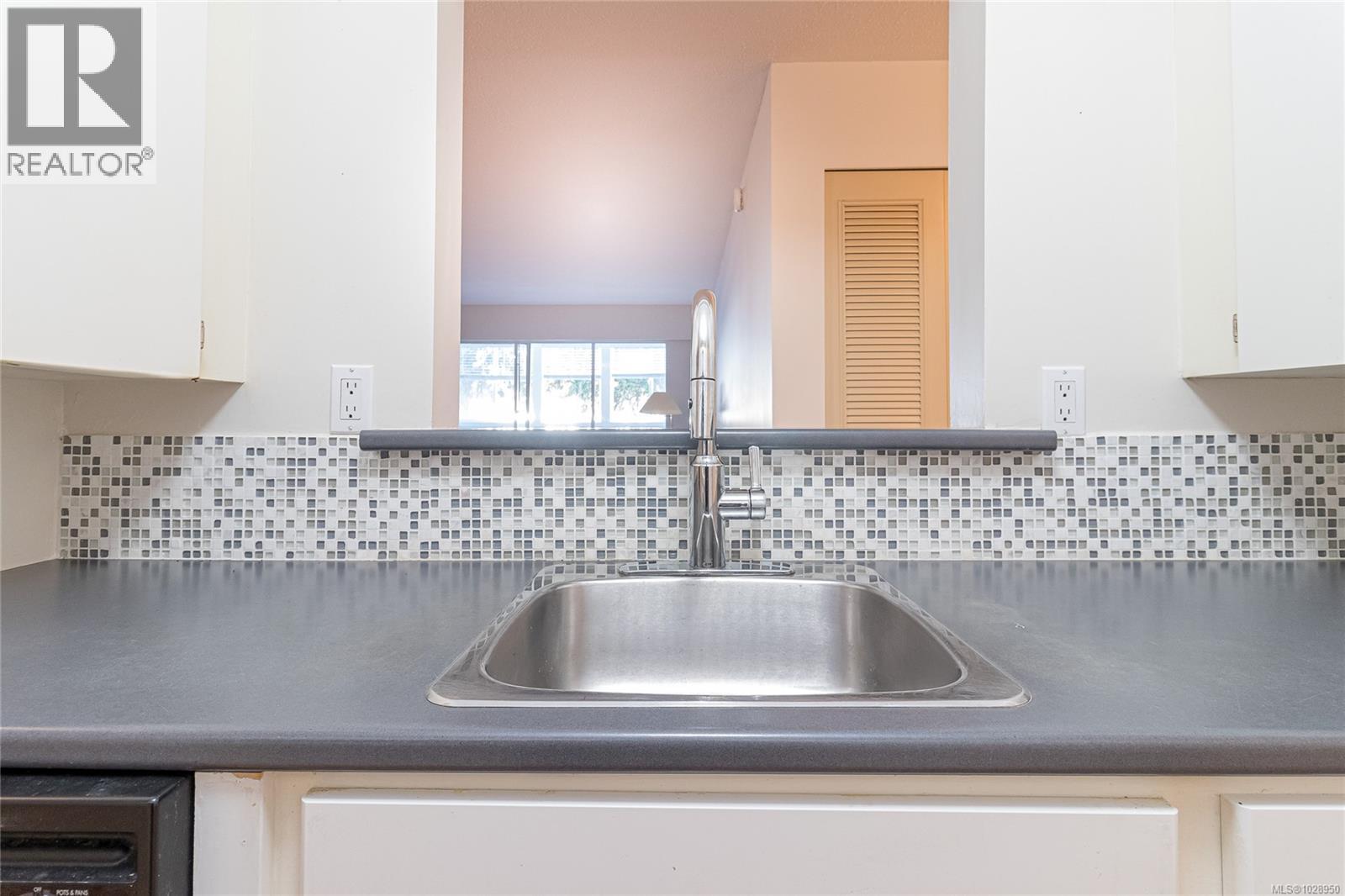 108 2040 White Birch Road, Sidney