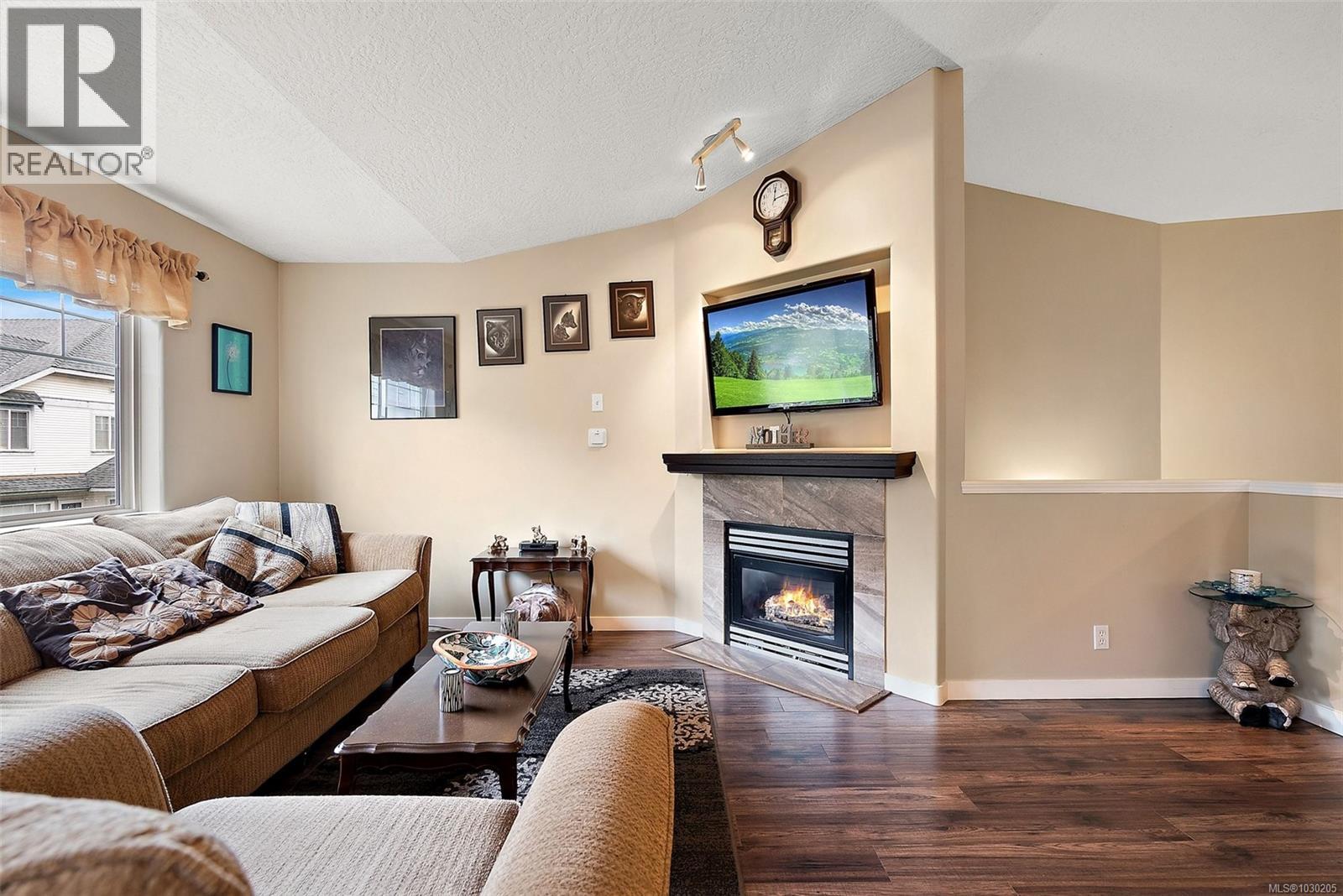 1295 Regal Crt - 4