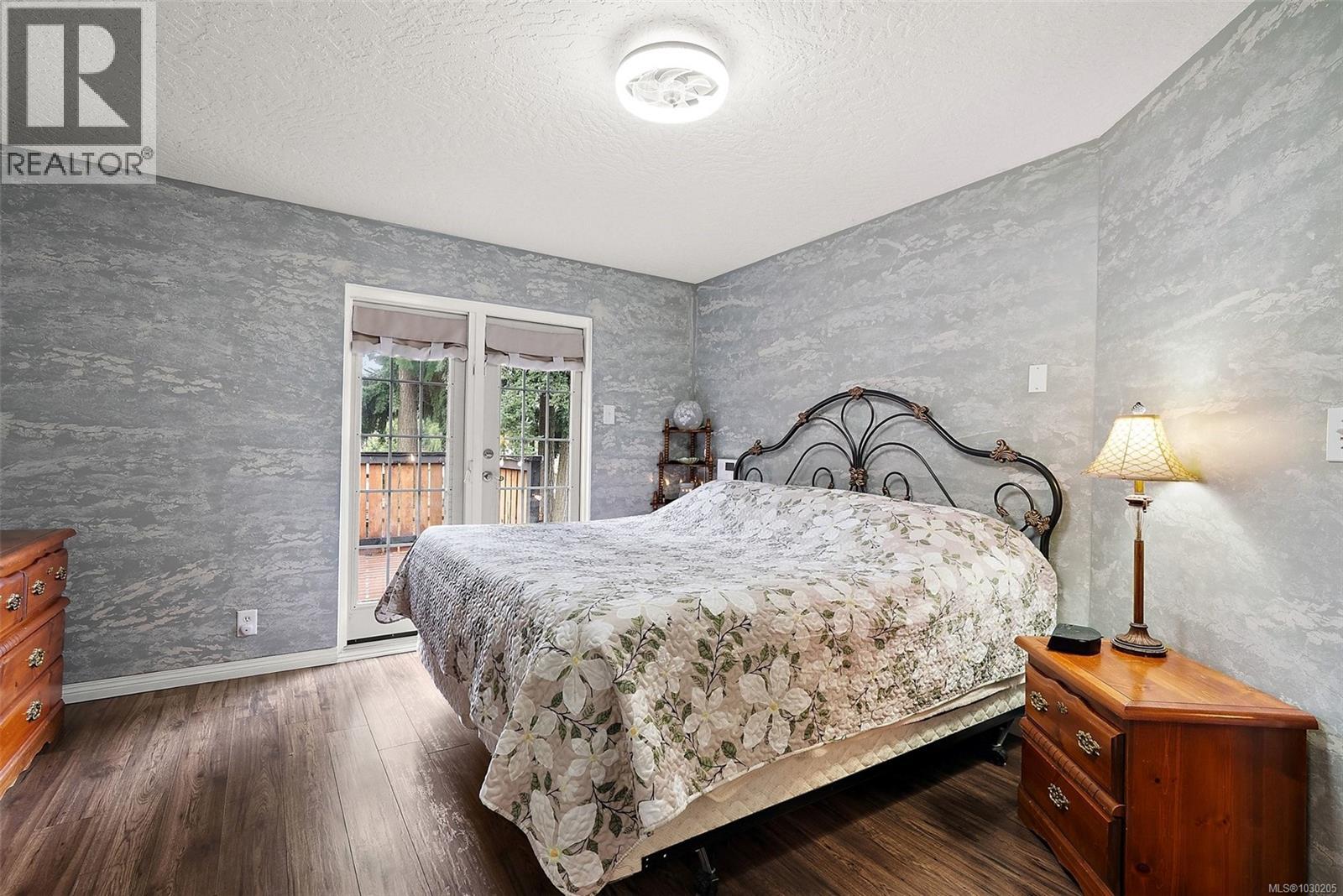 1295 Regal Crt - 11