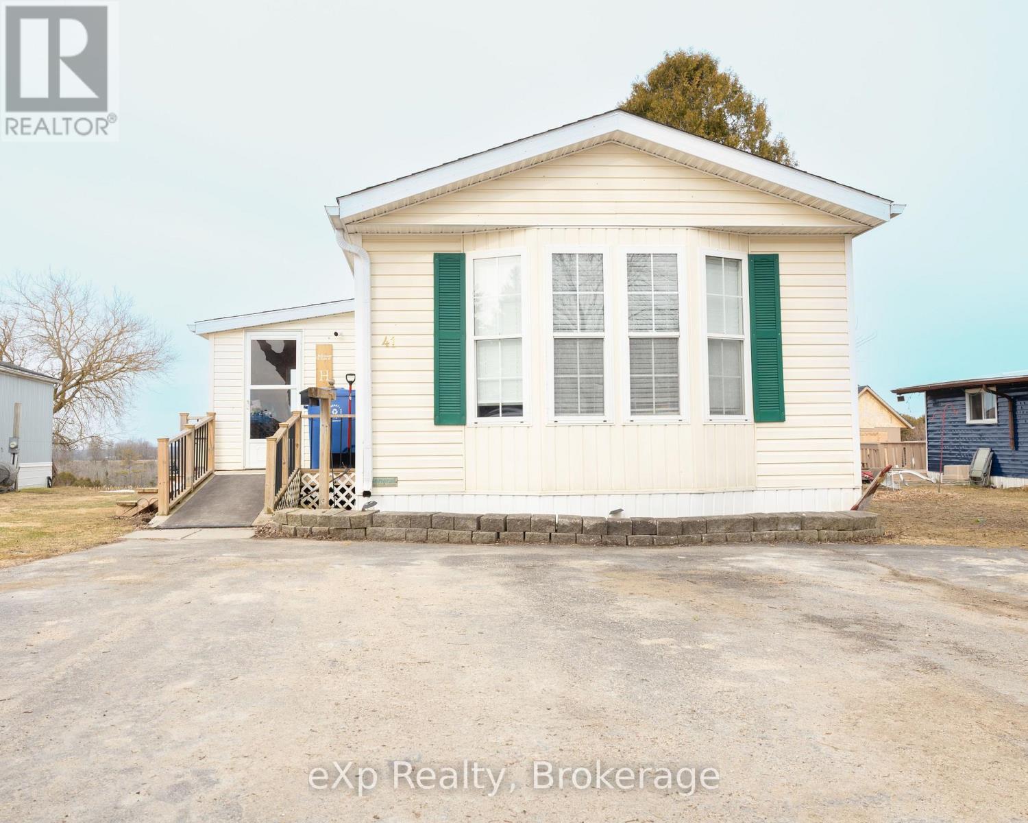 #UNIT 41 302694 DOUGLAS STREET - 1