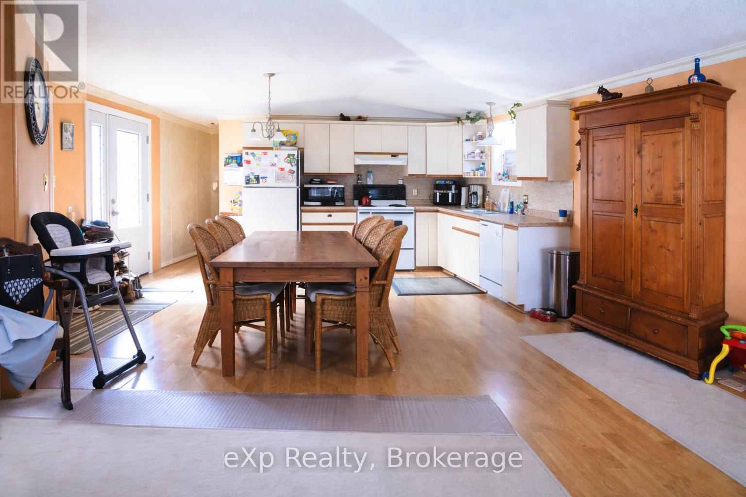 #UNIT 41 302694 DOUGLAS STREET - 5