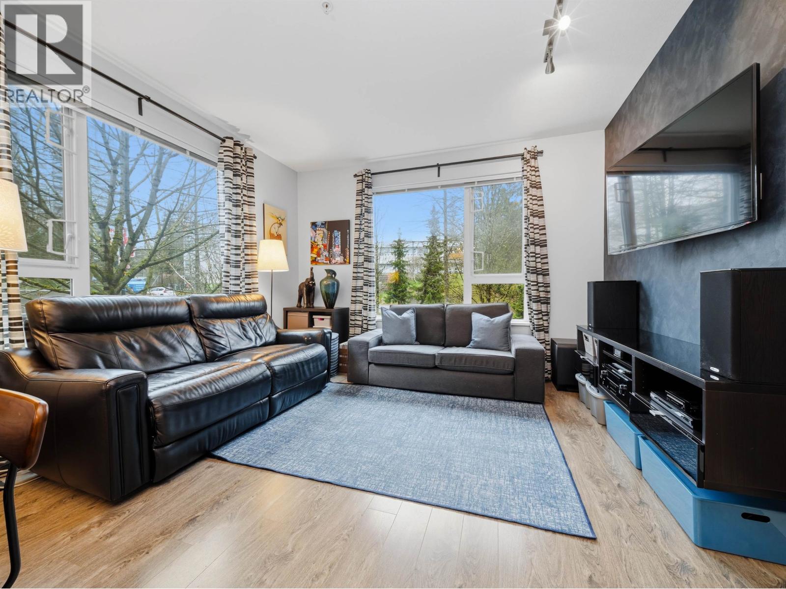 316 9250 UNIVERSITY HIGH Street - main photo