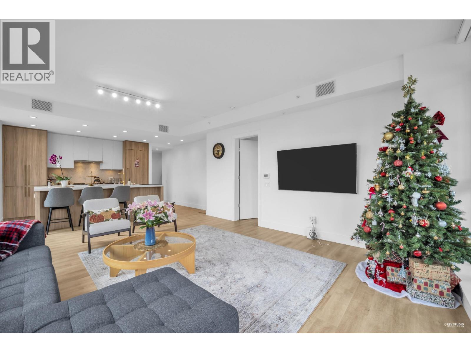 208 2385 EMERY COURT, North Vancouver