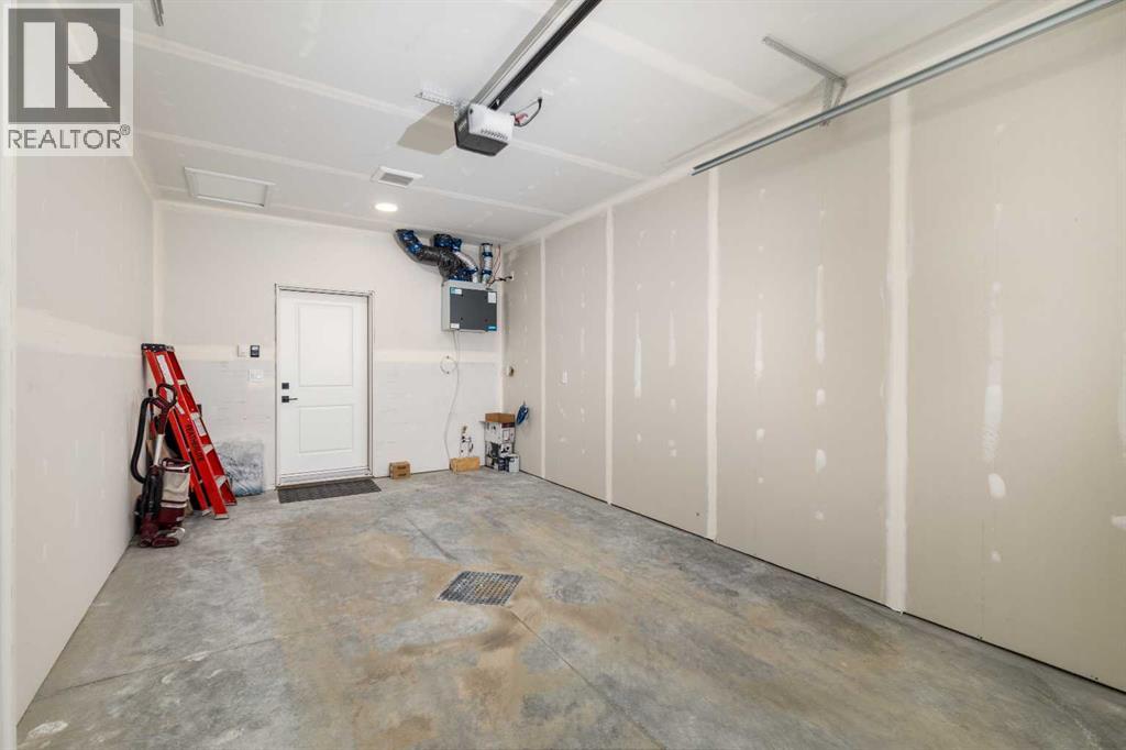 5463 55 Avenue, Lacombe